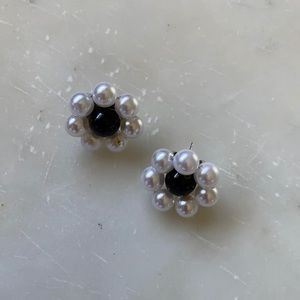 🤍4/$20 black and white faux pearl earrings